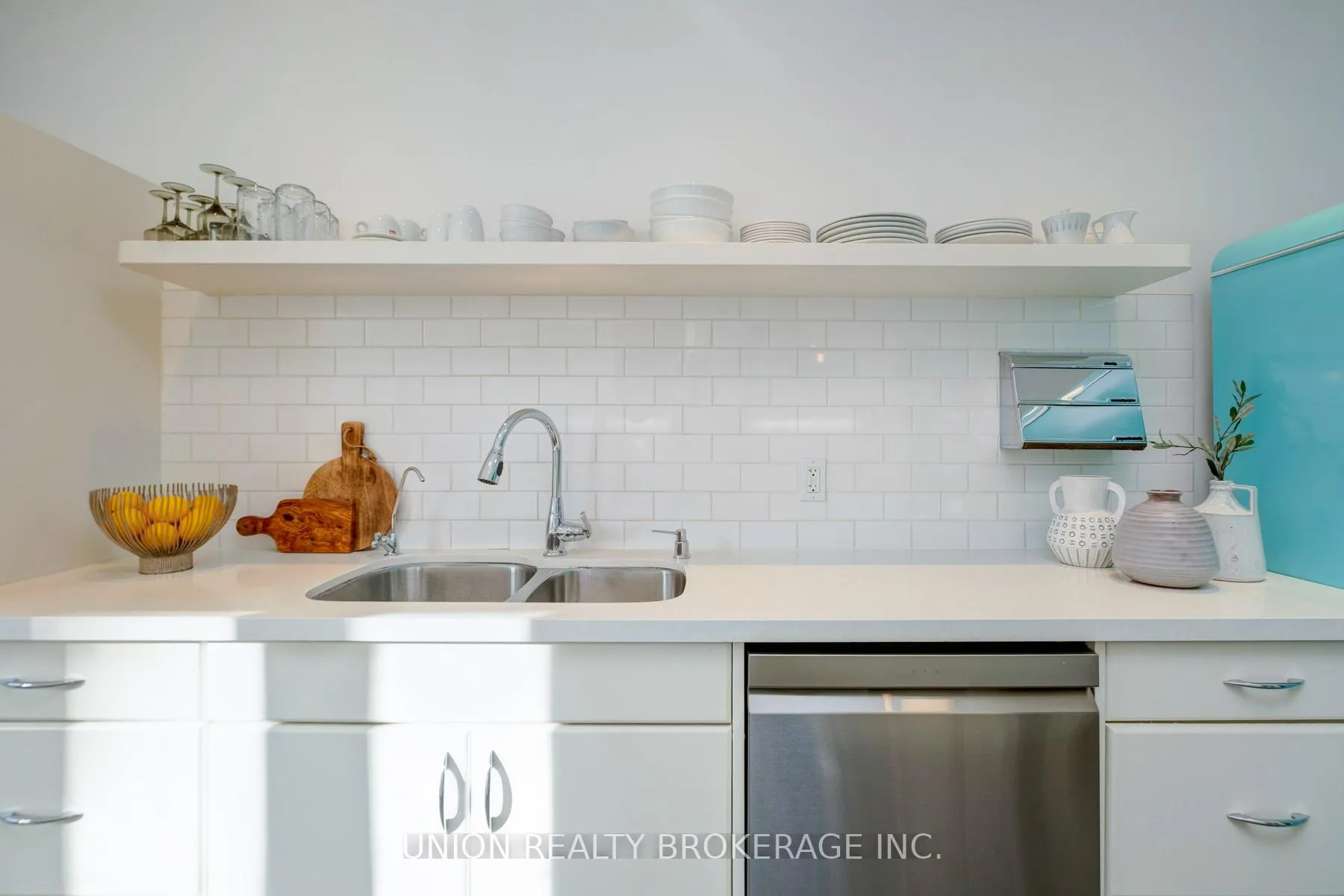 Photo 9 of 186 Scarborough Road, Toronto, The Beaches — HOMEH