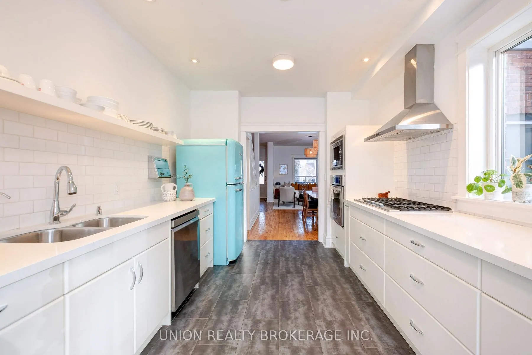 Photo 10 of 186 Scarborough Road, Toronto, The Beaches — HOMEH
