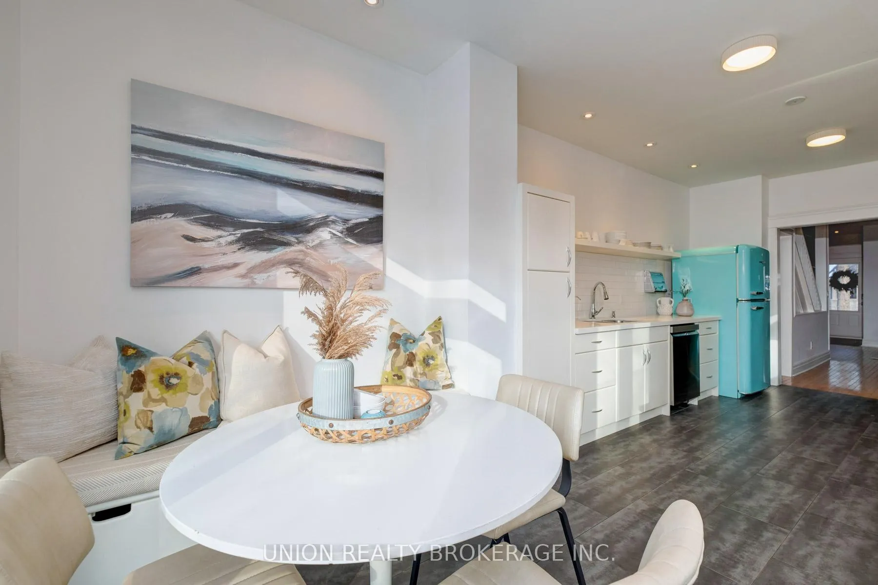 Photo 11 of 186 Scarborough Road, Toronto, The Beaches — HOMEH