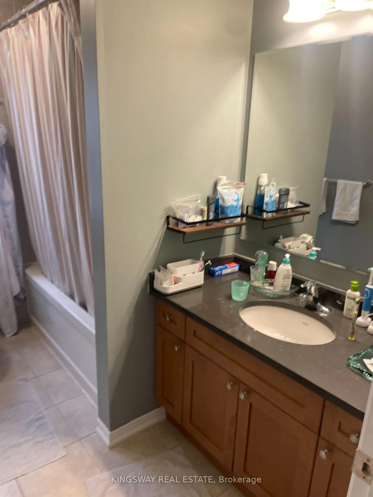 Photo 9 of 229 Pineglen Crescent, Kitchener — HOMEH