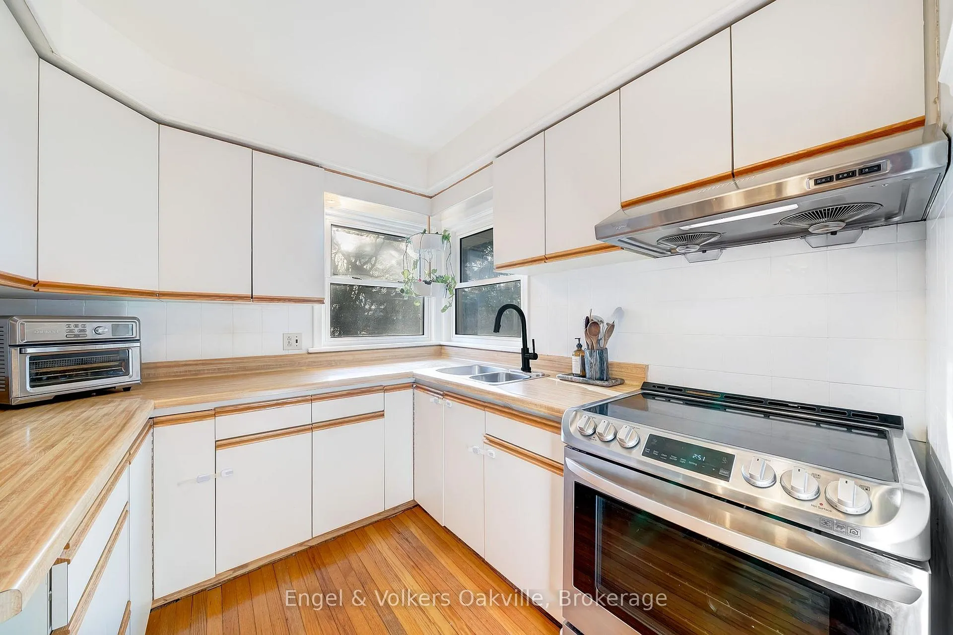 Photo 11 of 115 Welbourn Drive, Hamilton, Balfour — HOMEH