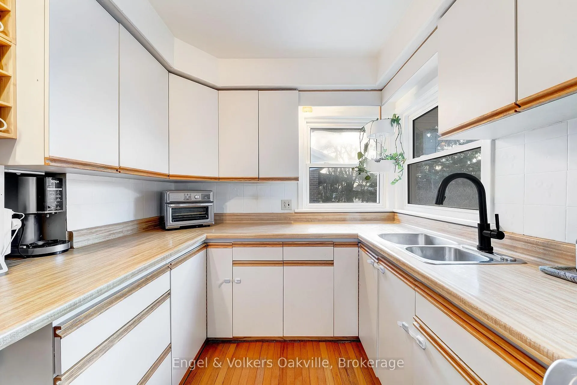 Photo 12 of 115 Welbourn Drive, Hamilton, Balfour — HOMEH