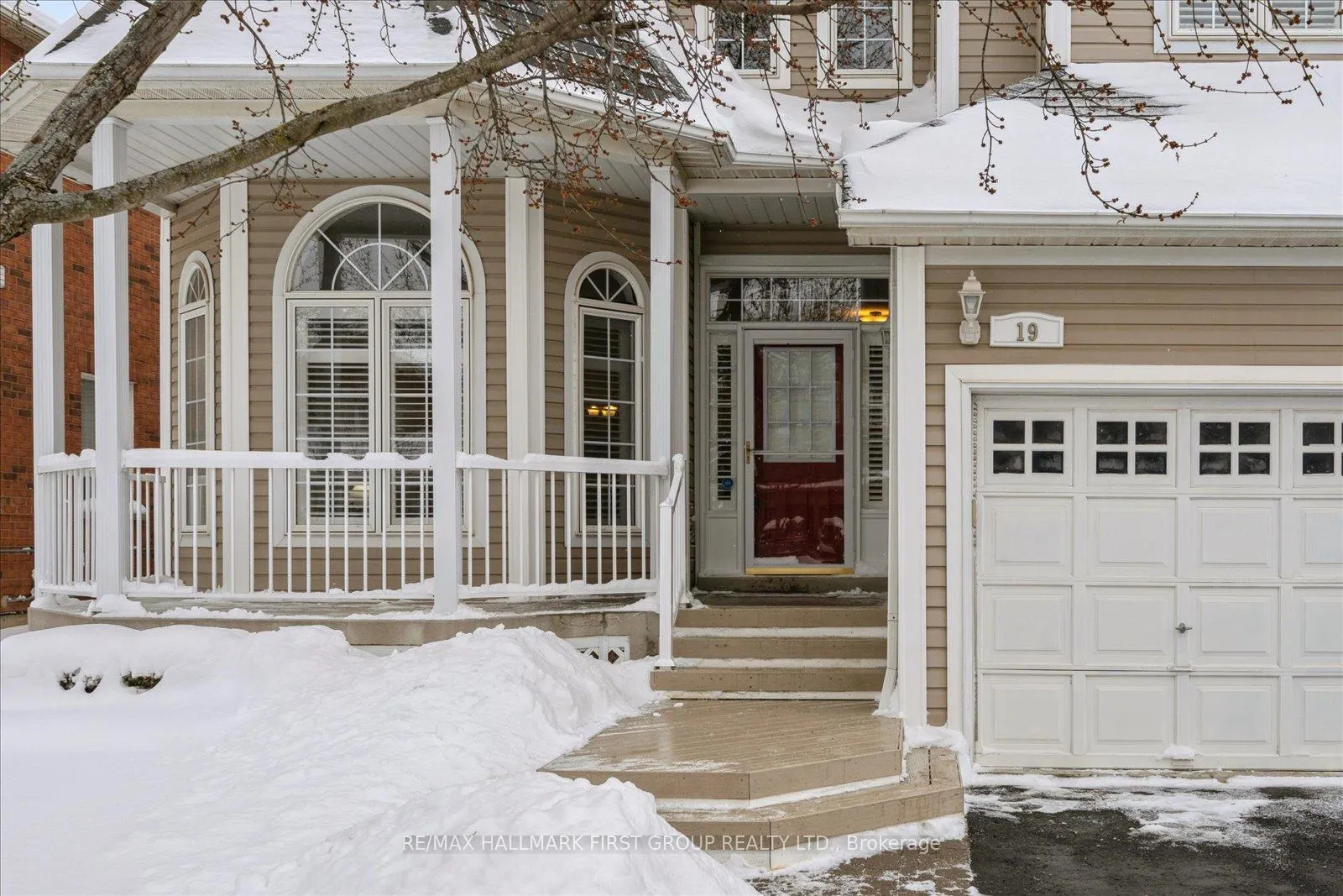 Photo 2 of 19 Elder Crescent, Whitby, Brooklin — HOMEH