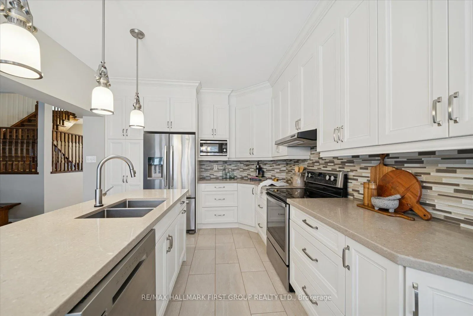 Photo 7 of 19 Elder Crescent, Whitby, Brooklin — HOMEH