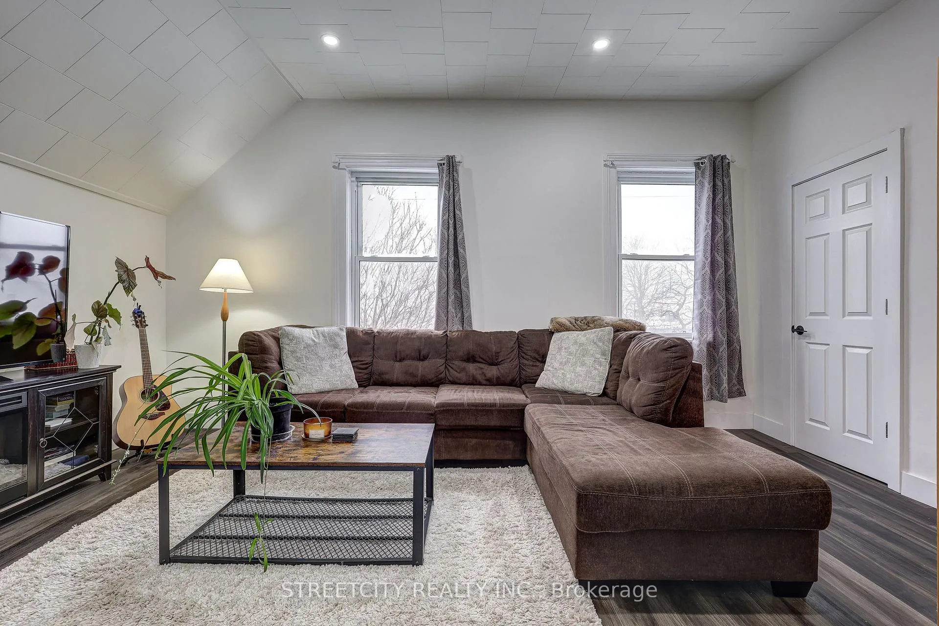 Photo 5 of 12 Weldon Avenue, St. Thomas — HOMEH