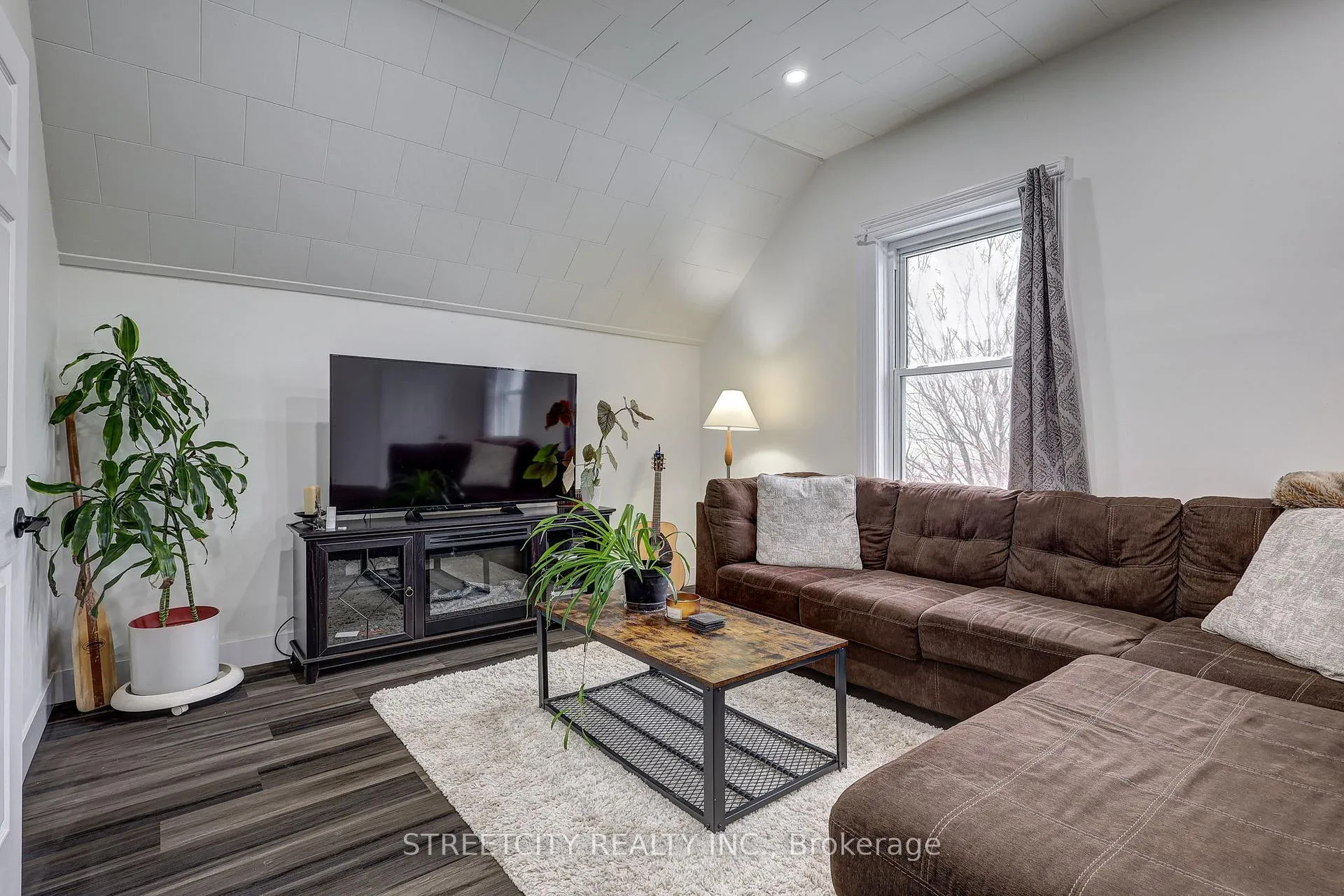 Photo 7 of 12 Weldon Avenue, St. Thomas — HOMEH