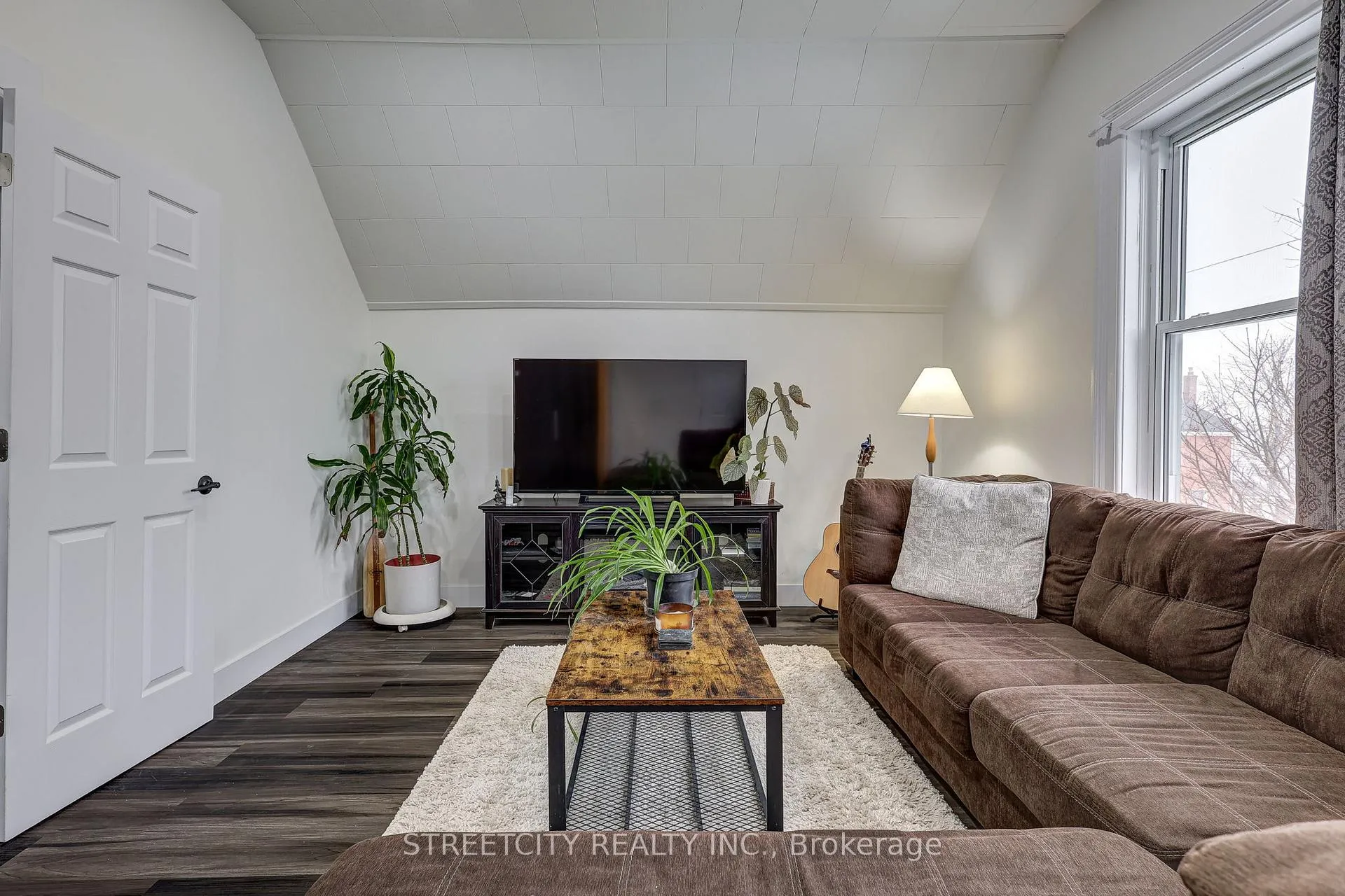 Photo 8 of 12 Weldon Avenue, St. Thomas — HOMEH