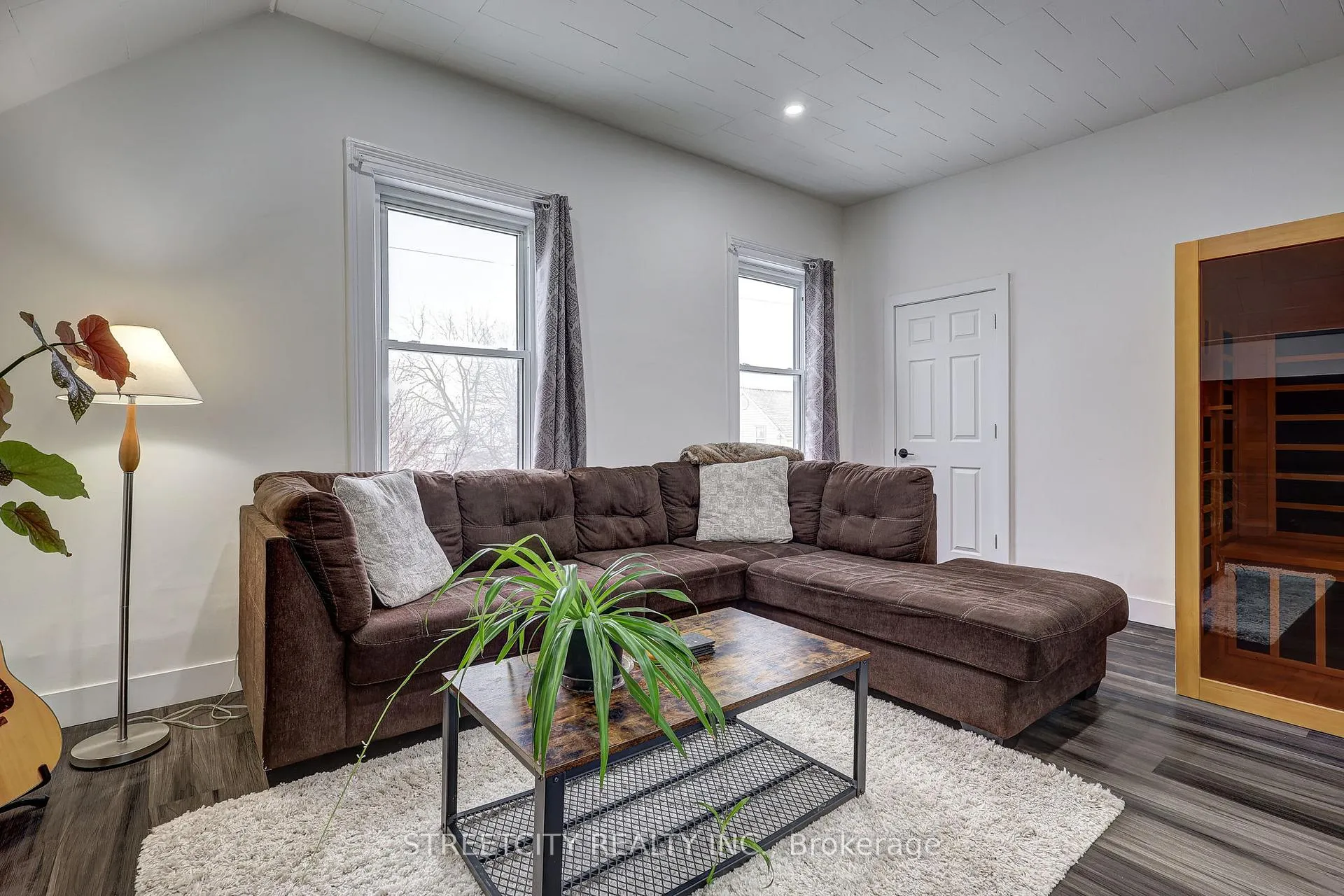 Photo 10 of 12 Weldon Avenue, St. Thomas — HOMEH