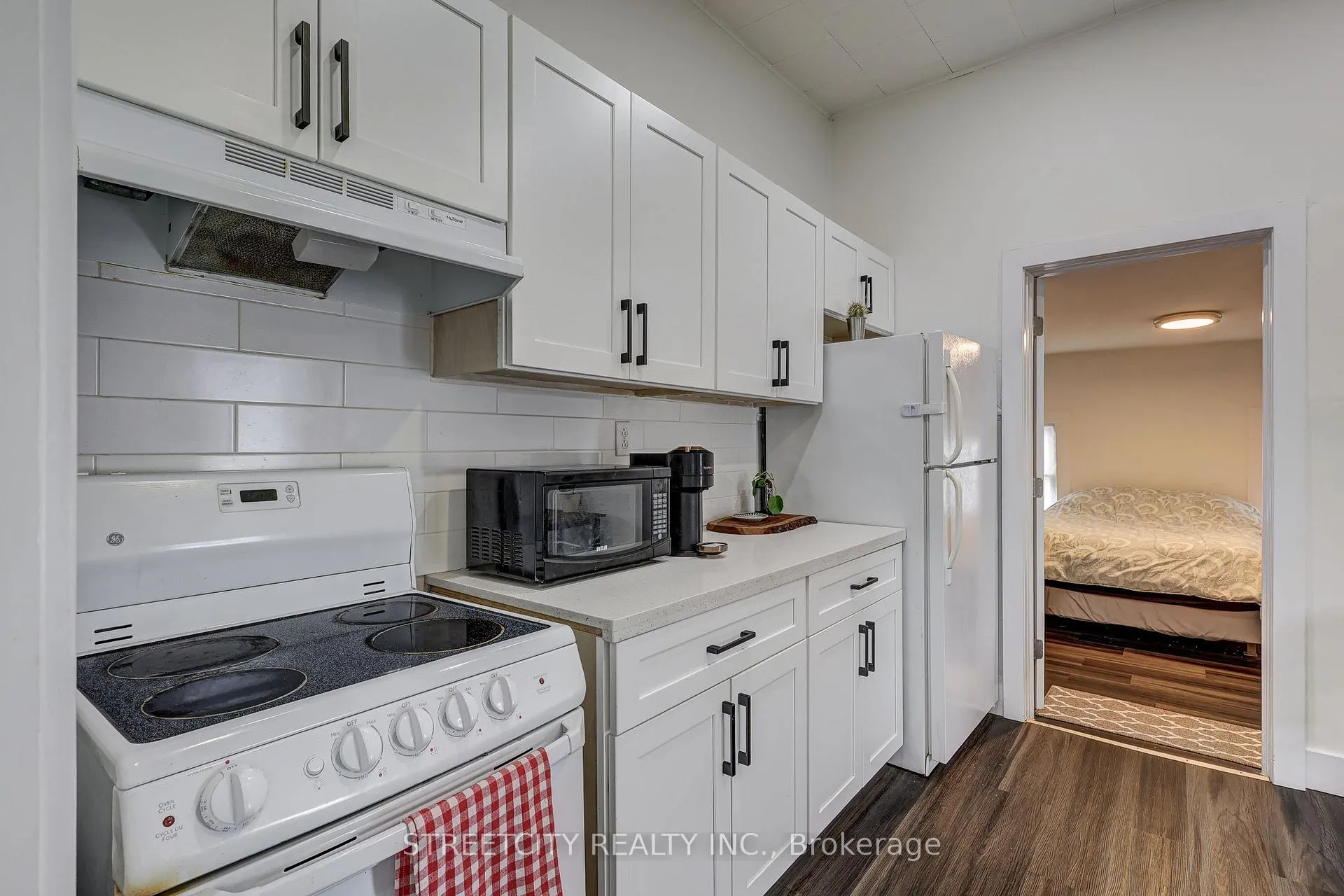 Photo 13 of 12 Weldon Avenue, St. Thomas — HOMEH