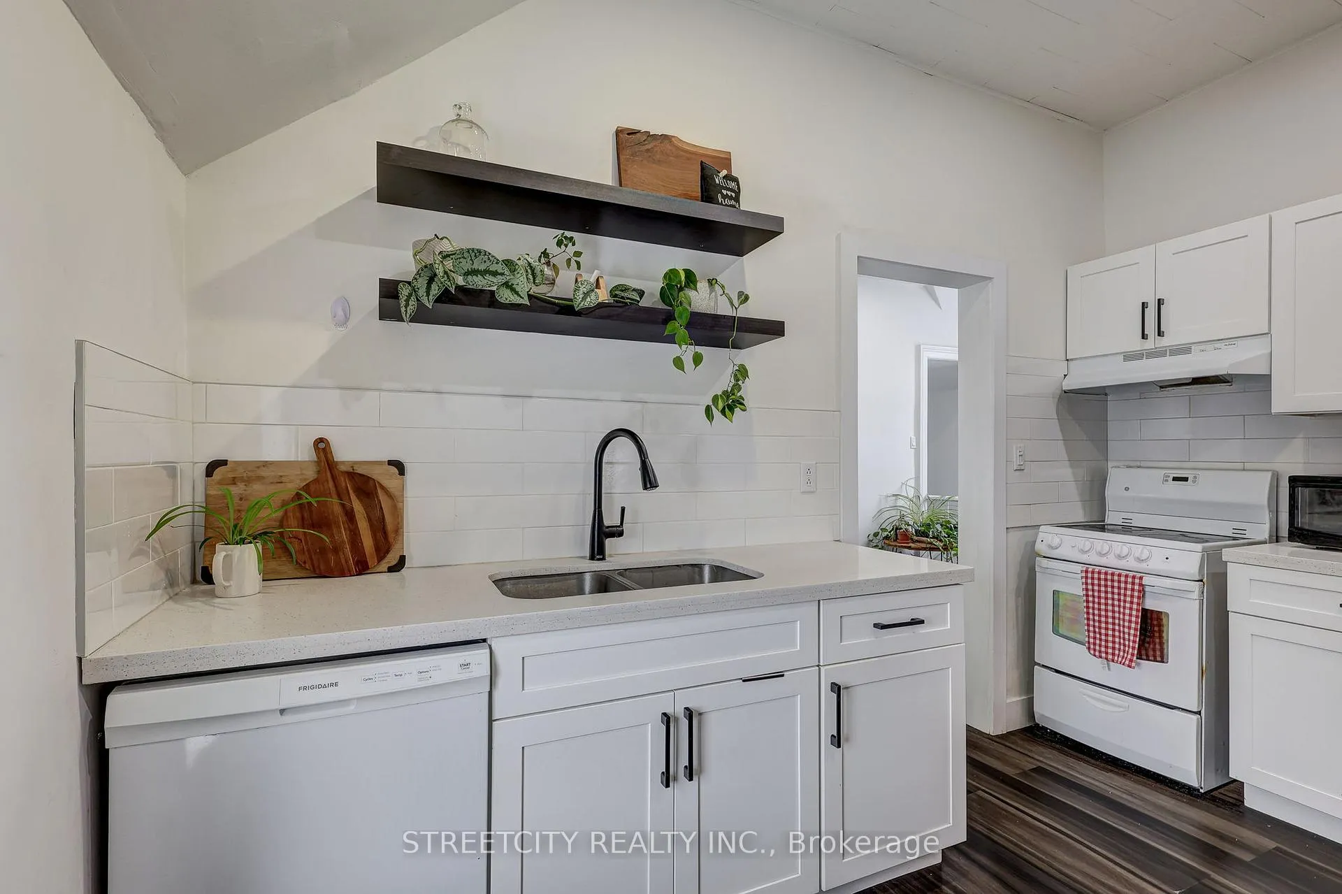 Photo 17 of 12 Weldon Avenue, St. Thomas — HOMEH