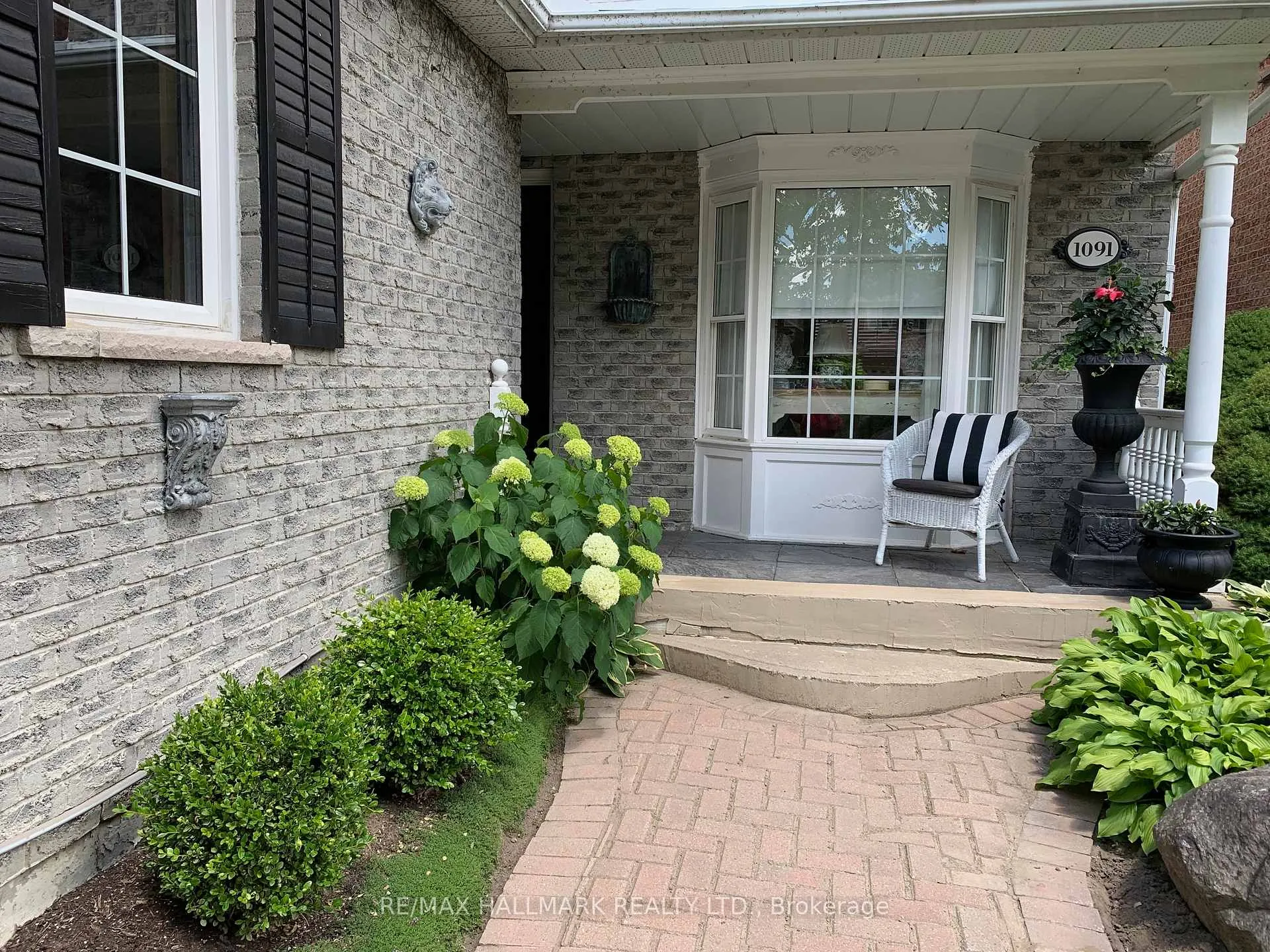 Photo 2 of 1091 Benton Crescent, Pickering, Liverpool — HOMEH