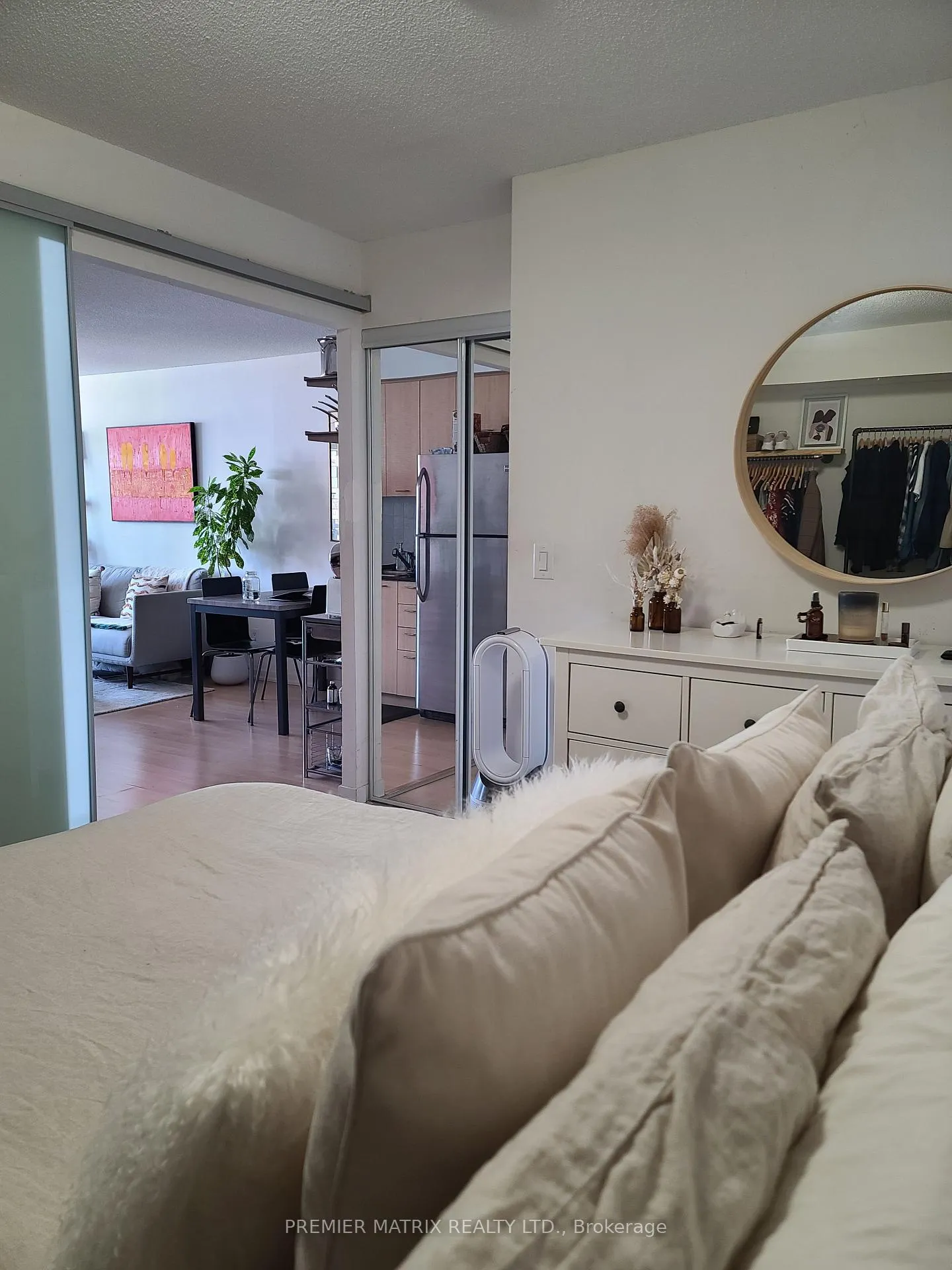 Photo 3 of Unit 1122, 38 Joe Shuster Way, Toronto, Niagara — HOMEH