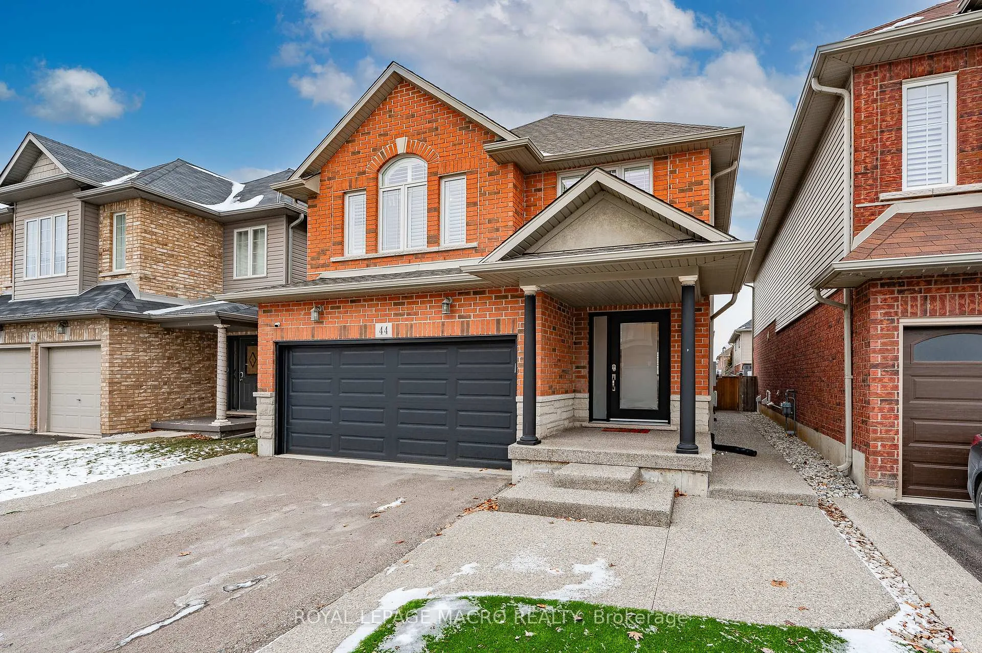 Photo 2 of 44 Pelech Crescent, Hamilton, Stoney Creek Mountain — HOMEH