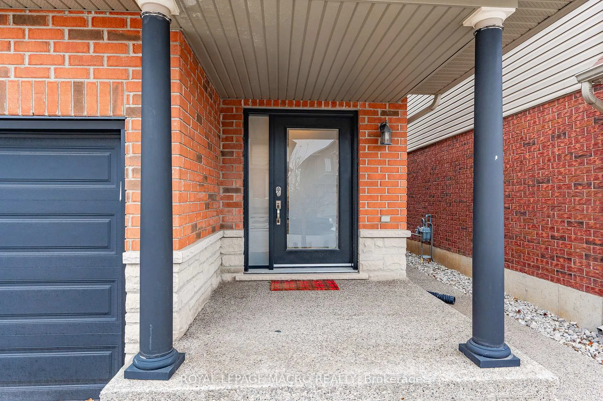 Photo 3 of 44 Pelech Crescent, Hamilton, Stoney Creek Mountain — HOMEH