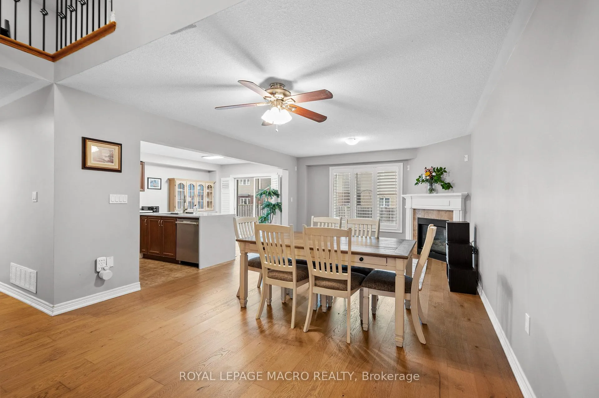 Photo 5 of 44 Pelech Crescent, Hamilton, Stoney Creek Mountain — HOMEH