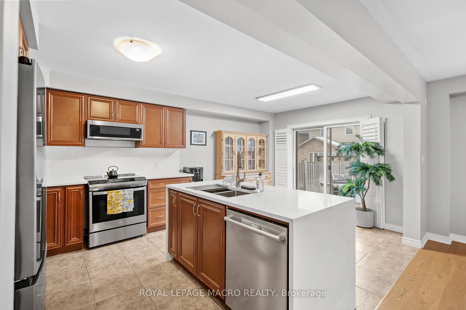 Photo 15 of 44 Pelech Crescent, Hamilton, Stoney Creek Mountain — HOMEH
