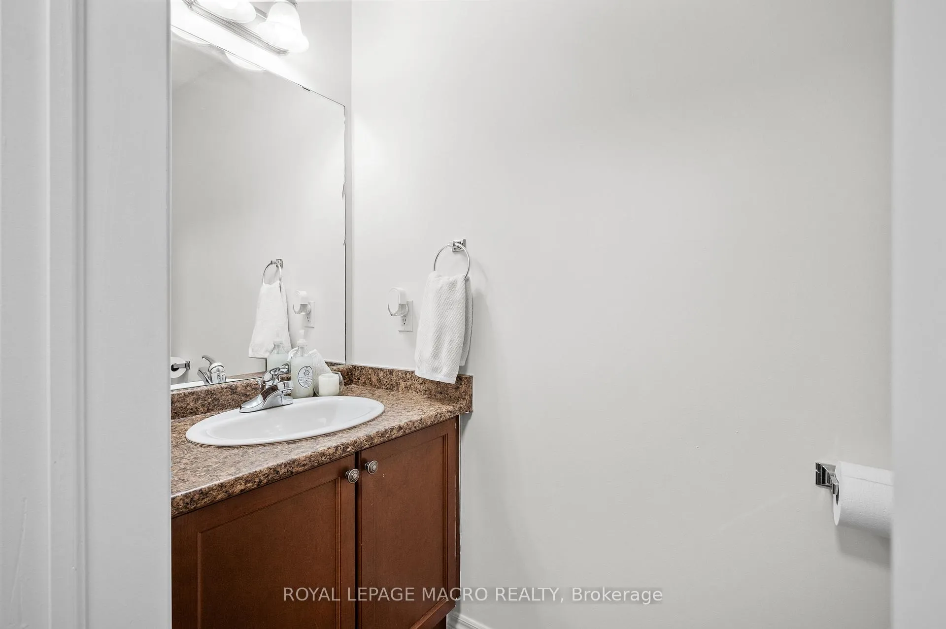Photo 19 of 44 Pelech Crescent, Hamilton, Stoney Creek Mountain — HOMEH