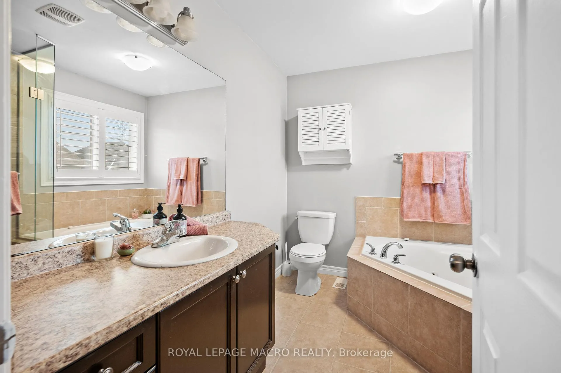 Photo 24 of 44 Pelech Crescent, Hamilton, Stoney Creek Mountain — HOMEH