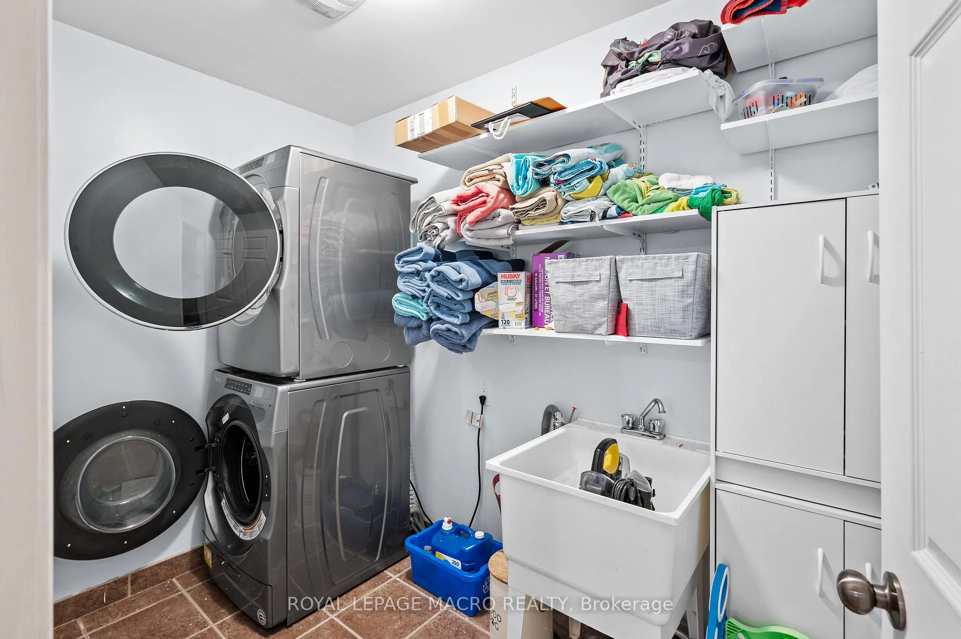 Photo 34 of 44 Pelech Crescent, Hamilton, Stoney Creek Mountain — HOMEH
