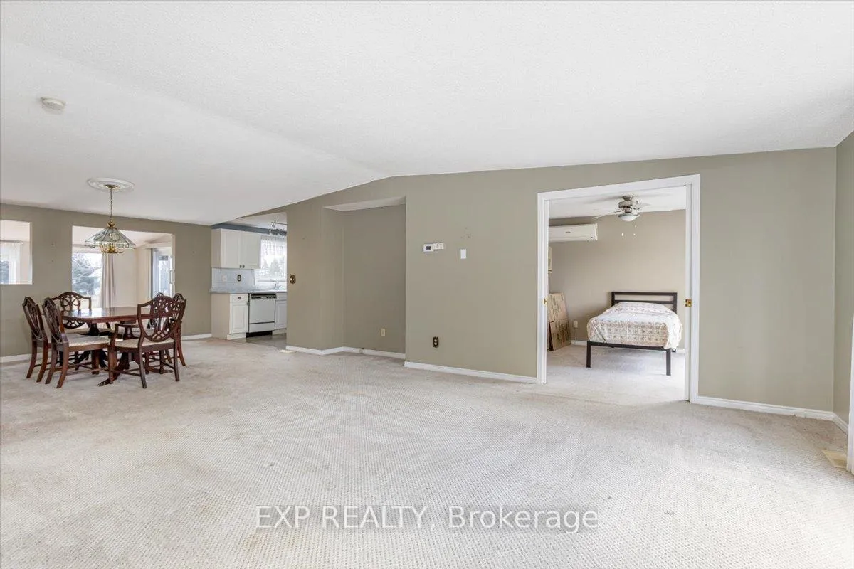 Photo 10 of 52 Fairway Drive, Clarington, Newcastle — HOMEH