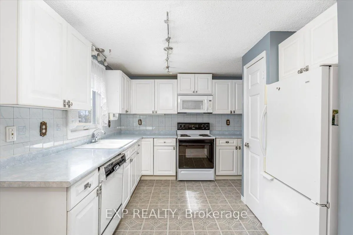 Photo 22 of 52 Fairway Drive, Clarington, Newcastle — HOMEH