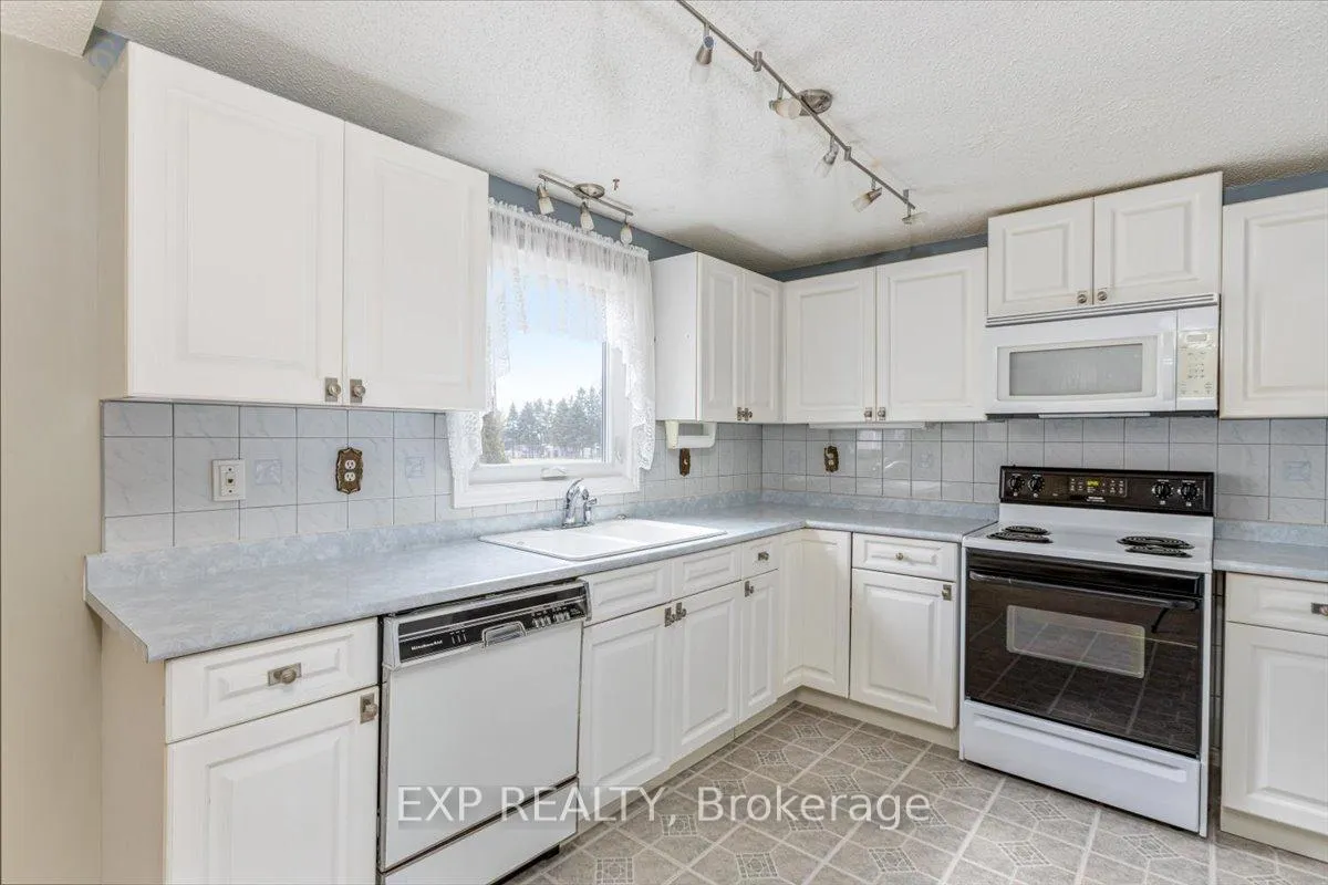 Photo 23 of 52 Fairway Drive, Clarington, Newcastle — HOMEH