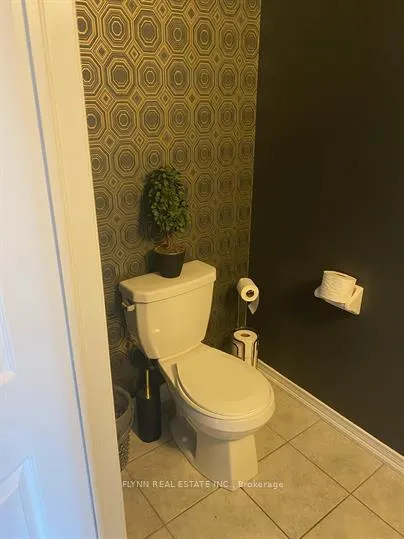 Photo 5 of 8291 Tulip Tree Drive, Niagara Falls, Brown — HOMEH