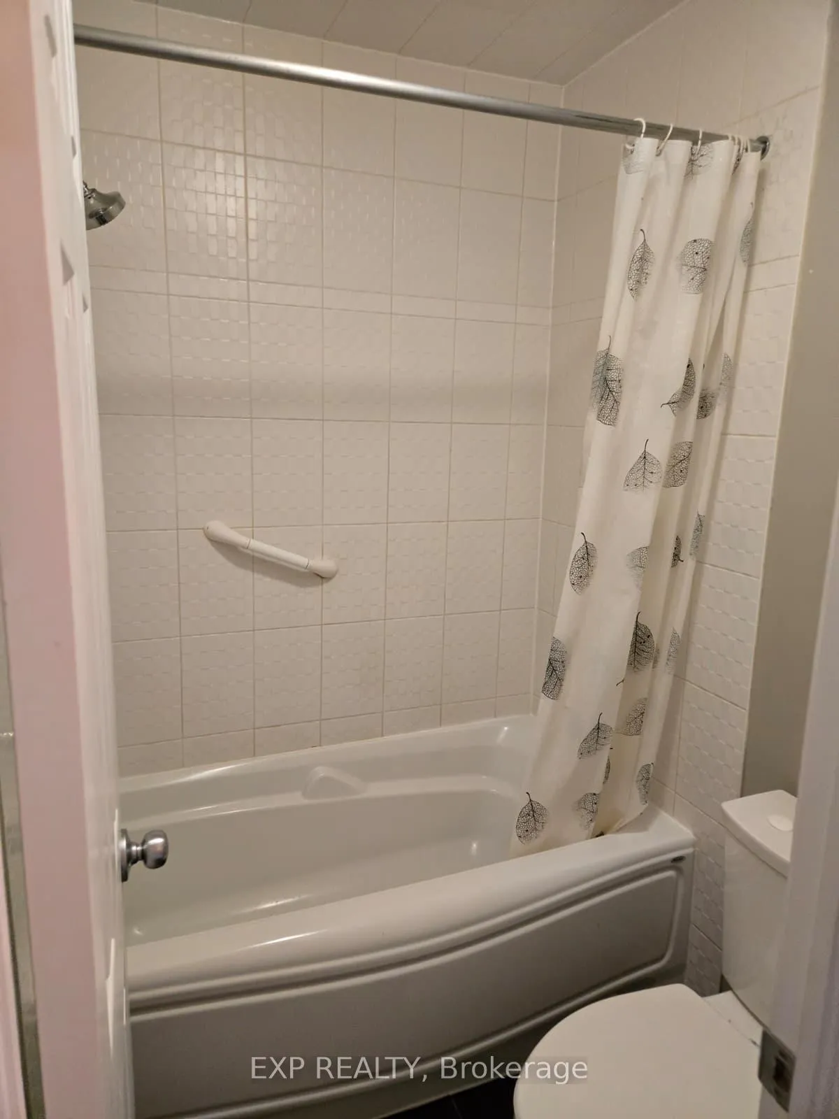 Photo 11 of Unit Unit A, 1110 Fairway Road, Kitchener, Grand River South — HOMEH