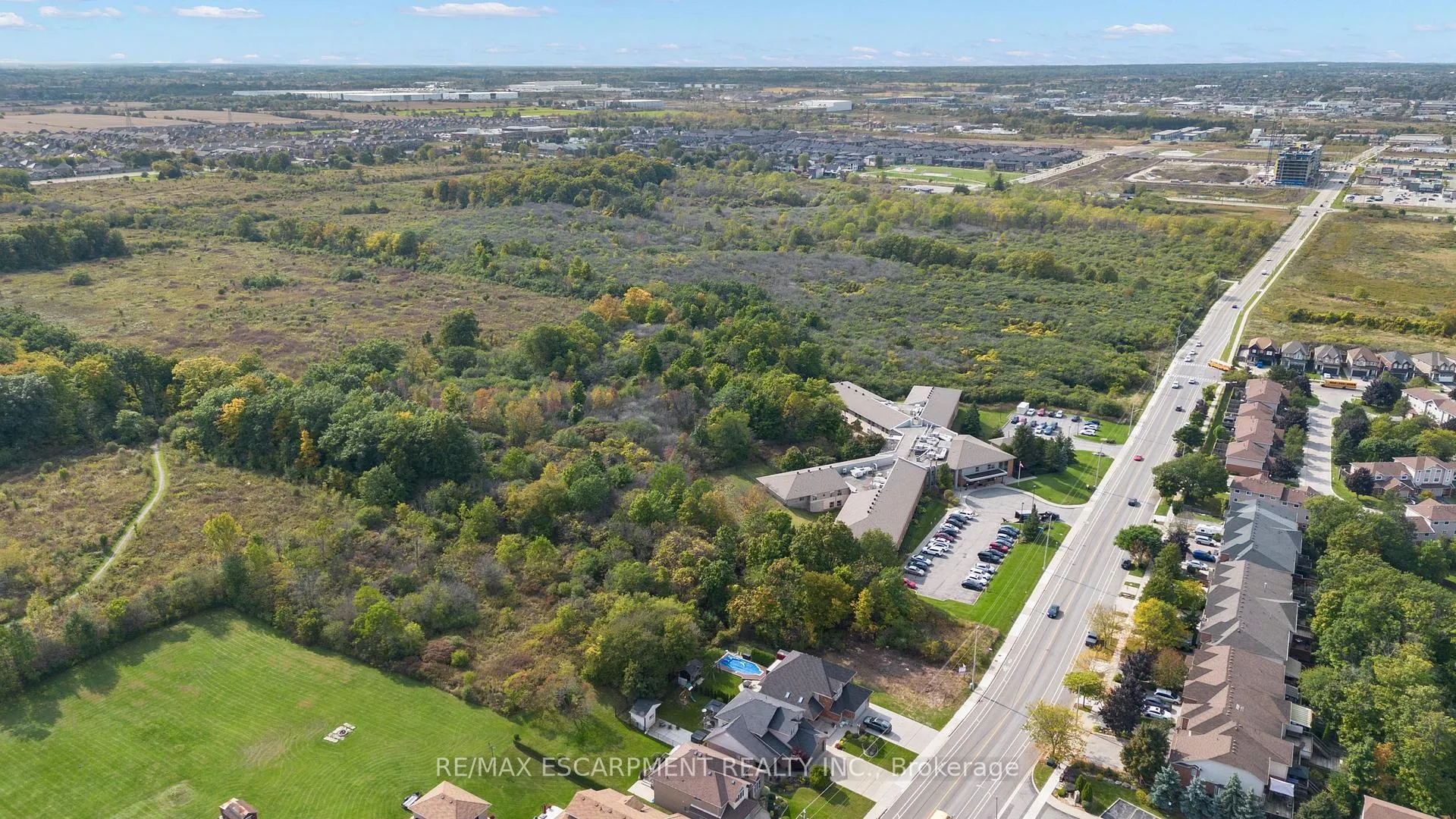 Photo 3 of 363 Highland Road, Hamilton, Stoney Creek Mountain — HOMEH
