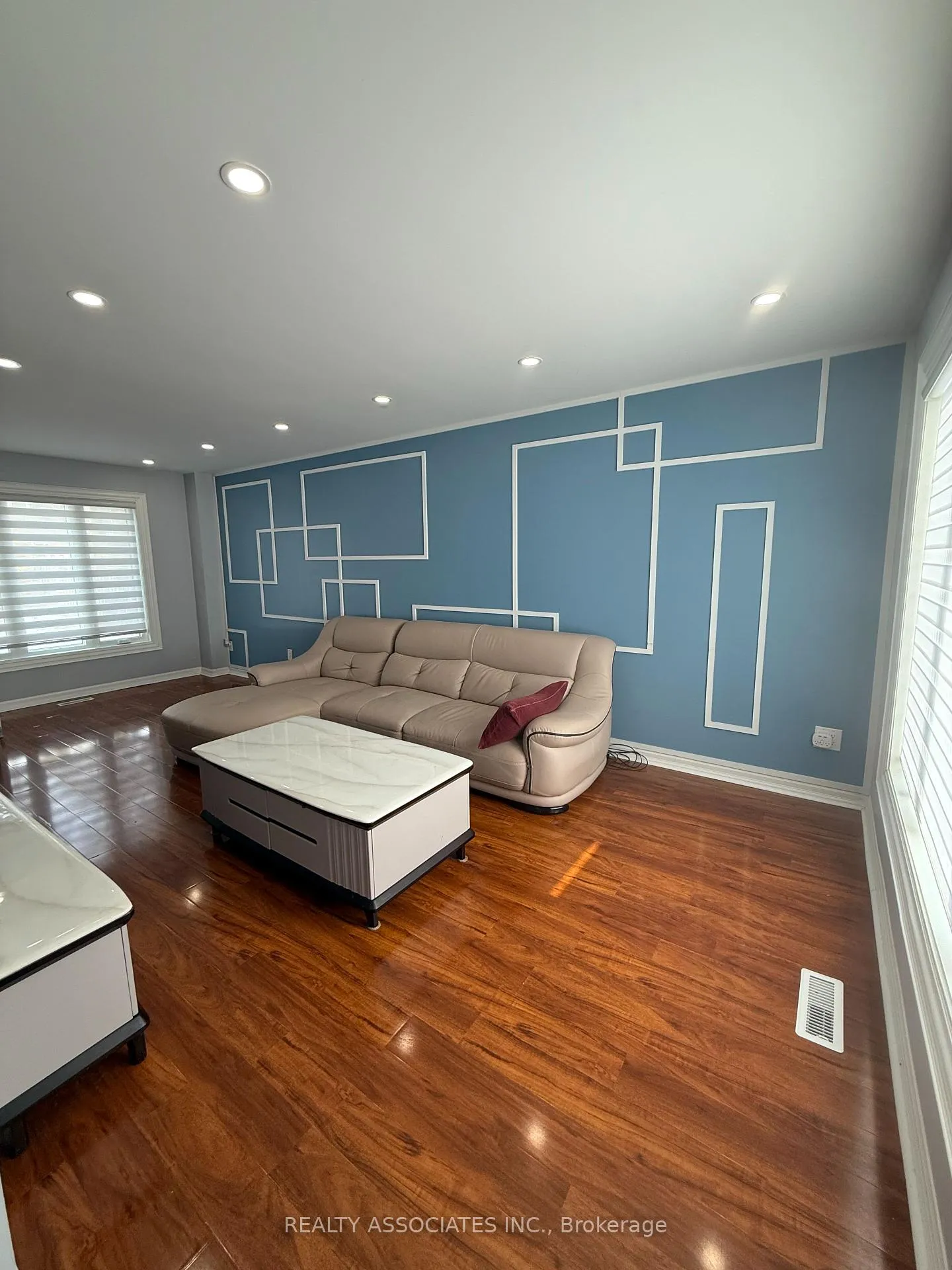 Photo 2 of 6 Harbord Crescent, Ajax, South West — HOMEH