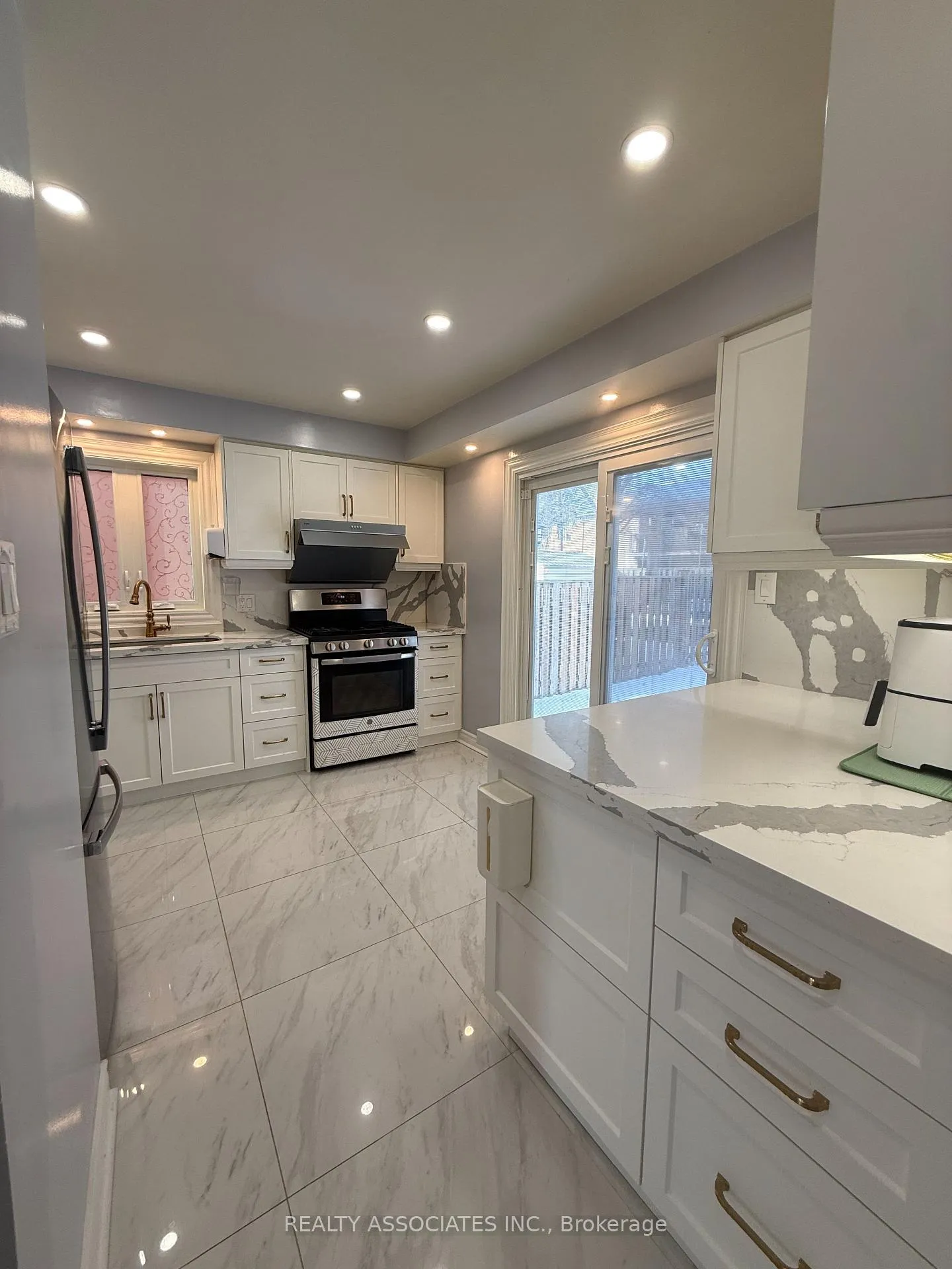 Photo 6 of 6 Harbord Crescent, Ajax, South West — HOMEH