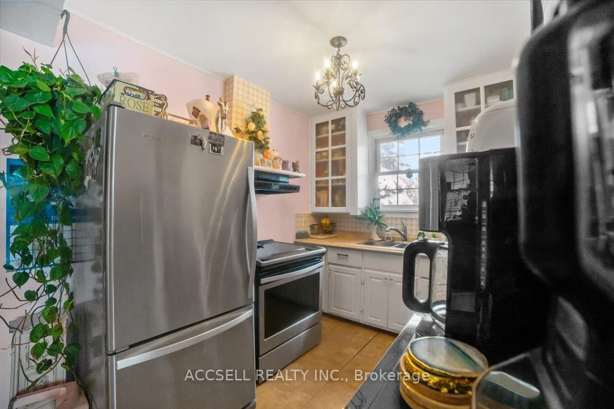 Photo 4 of 330 Hugel Avenue, Midland — HOMEH