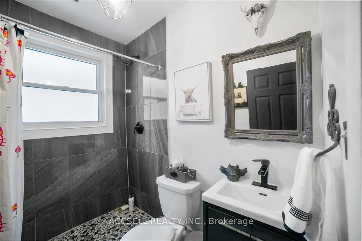 Photo 21 of 330 Hugel Avenue, Midland — HOMEH