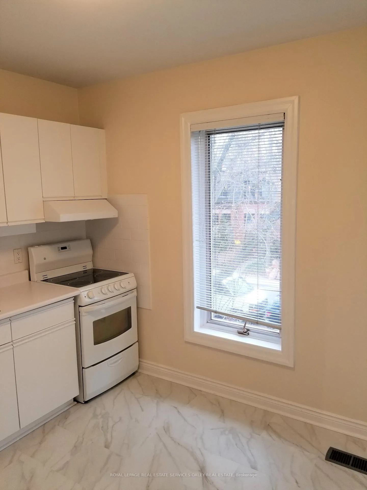 Photo 8 of 119 Macpherson Avenue, Toronto, The Annex — HOMEH