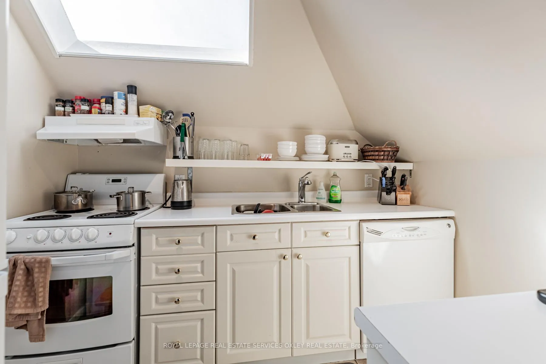 Photo 19 of 119 Macpherson Avenue, Toronto, The Annex — HOMEH