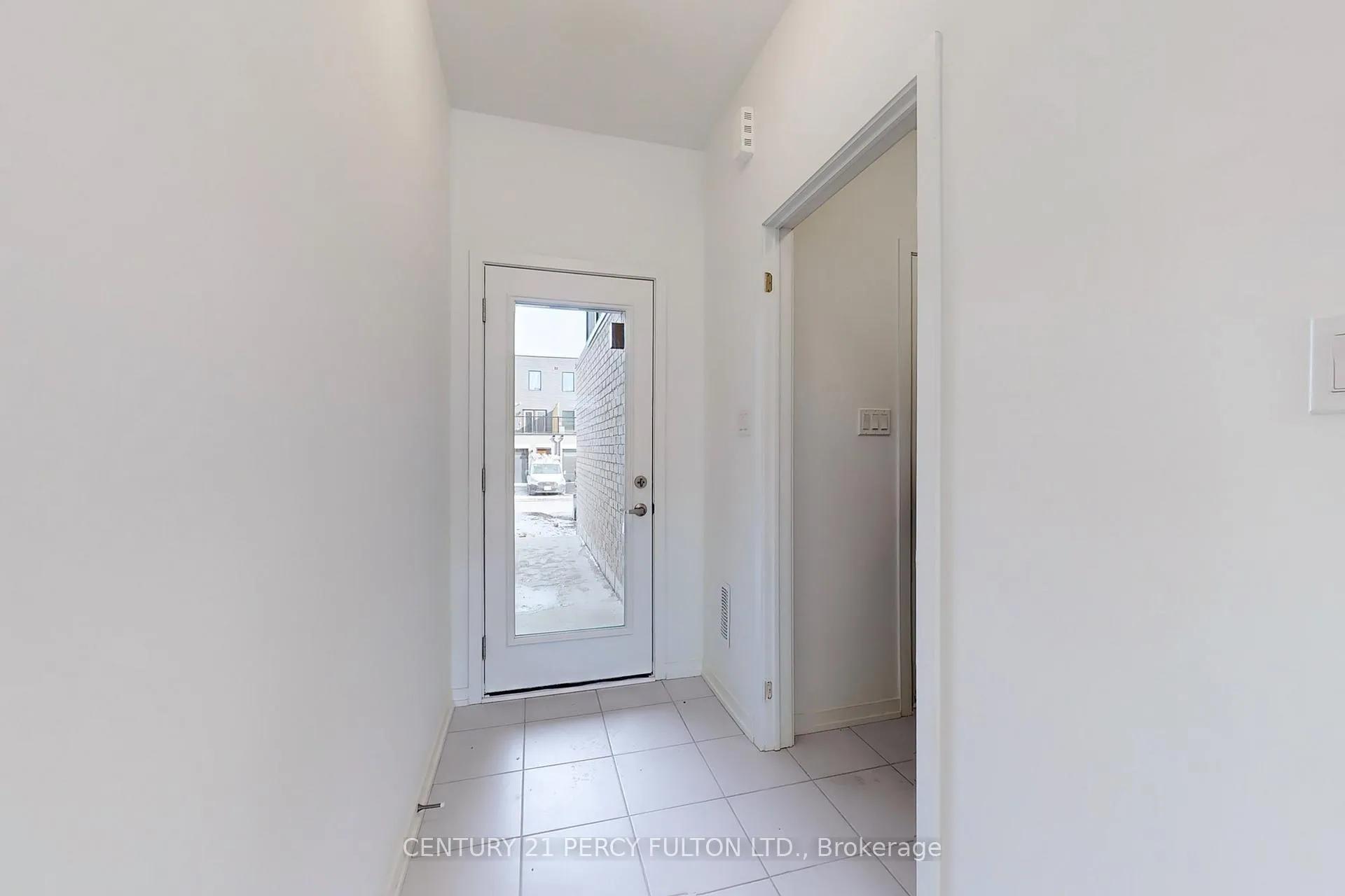 Photo 7 of 209 Monarch Avenue, Ajax, South West — HOMEH