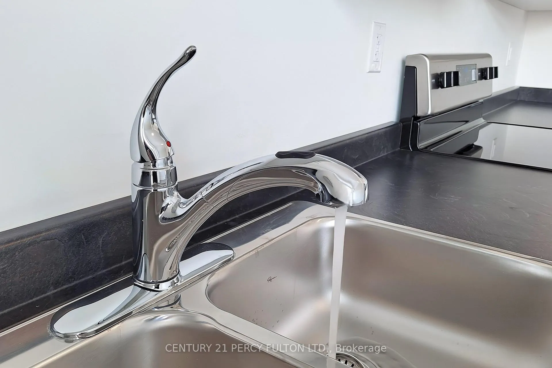 Photo 15 of 209 Monarch Avenue, Ajax, South West — HOMEH
