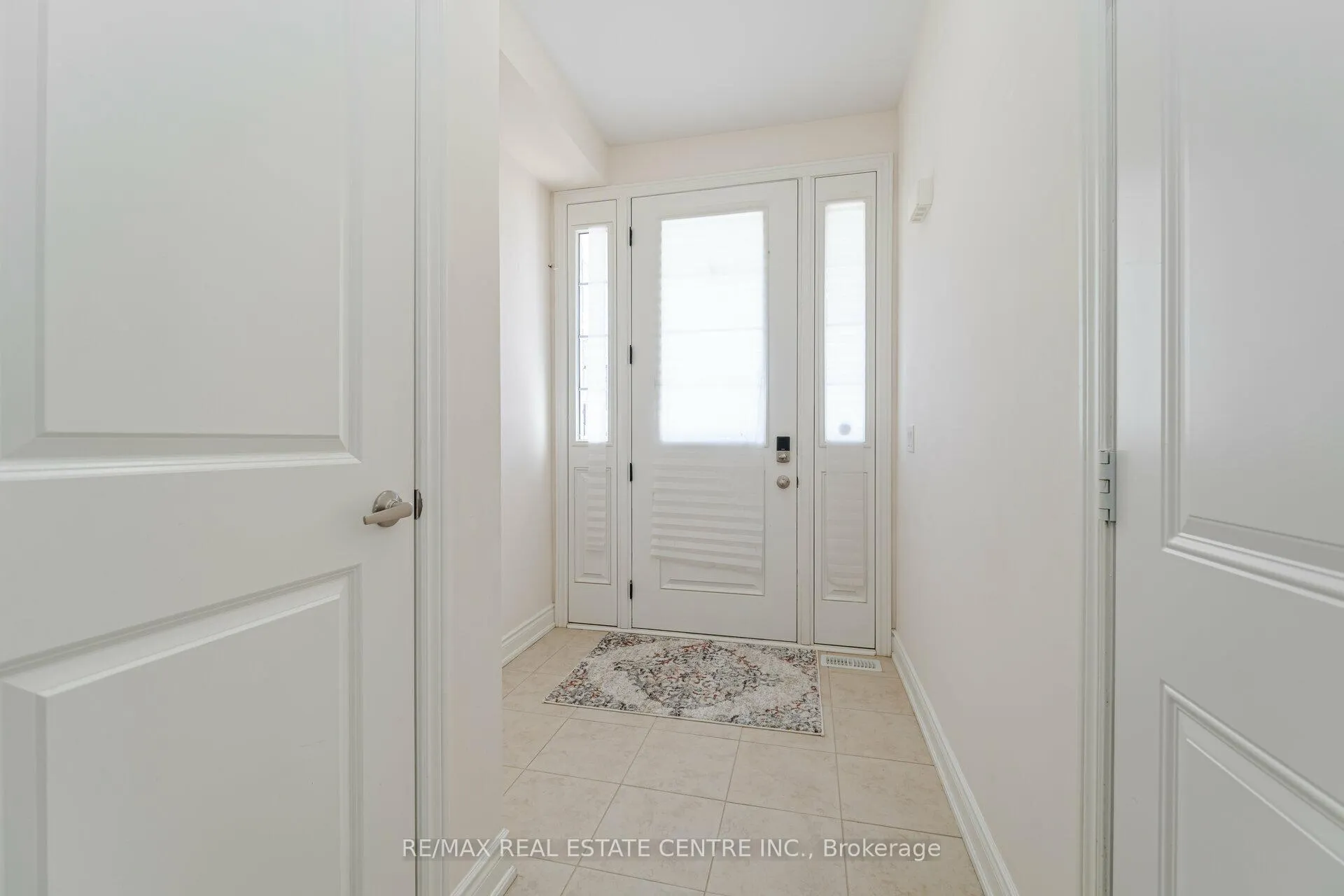 Photo 2 of 84 Heming Trail, Hamilton, Ancaster — HOMEH