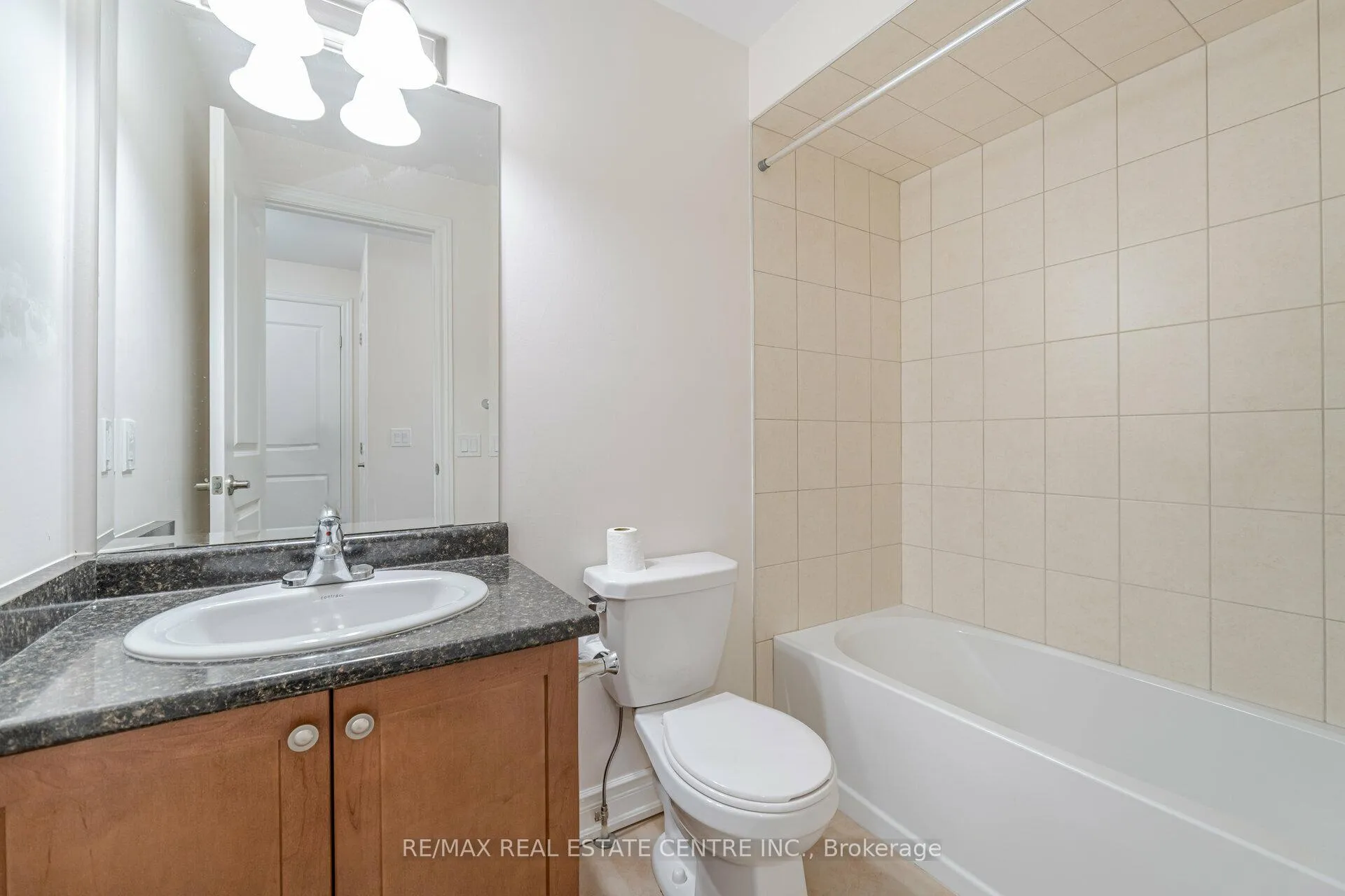 Photo 12 of 84 Heming Trail, Hamilton, Ancaster — HOMEH