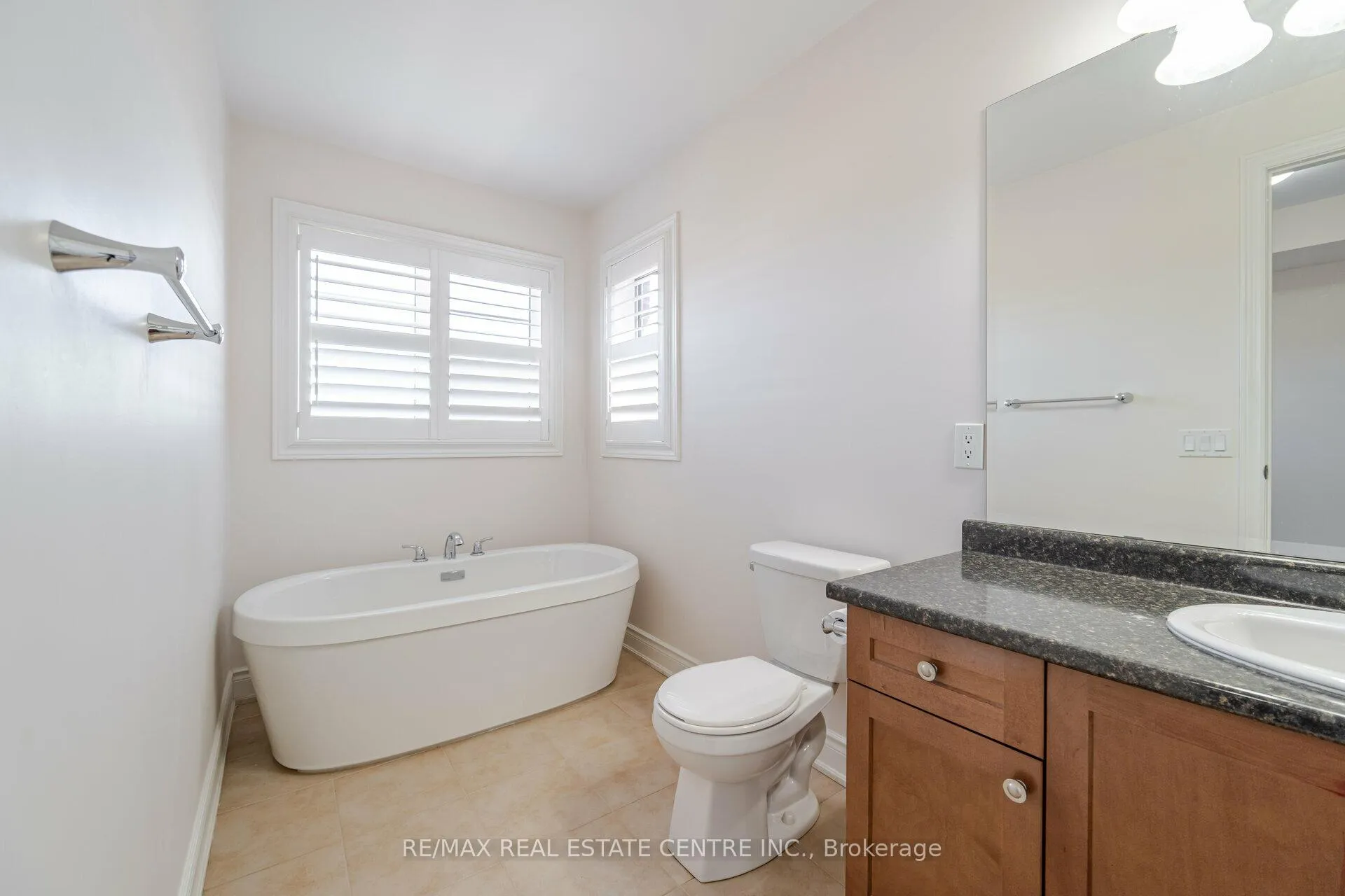 Photo 18 of 84 Heming Trail, Hamilton, Ancaster — HOMEH