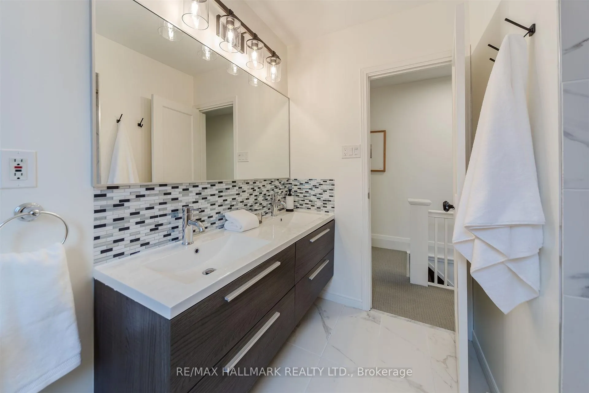 Photo 21 of 97 Queensdale Avenue, Toronto, Danforth Village-East York — HOMEH