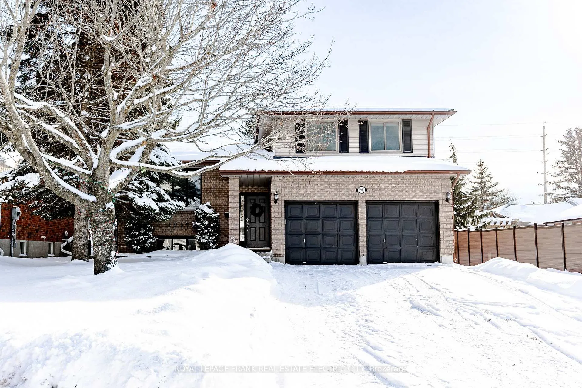 Photo 1 of 1959 Parkwood Circle, Peterborough, Monaghan Ward 2 — HOMEH