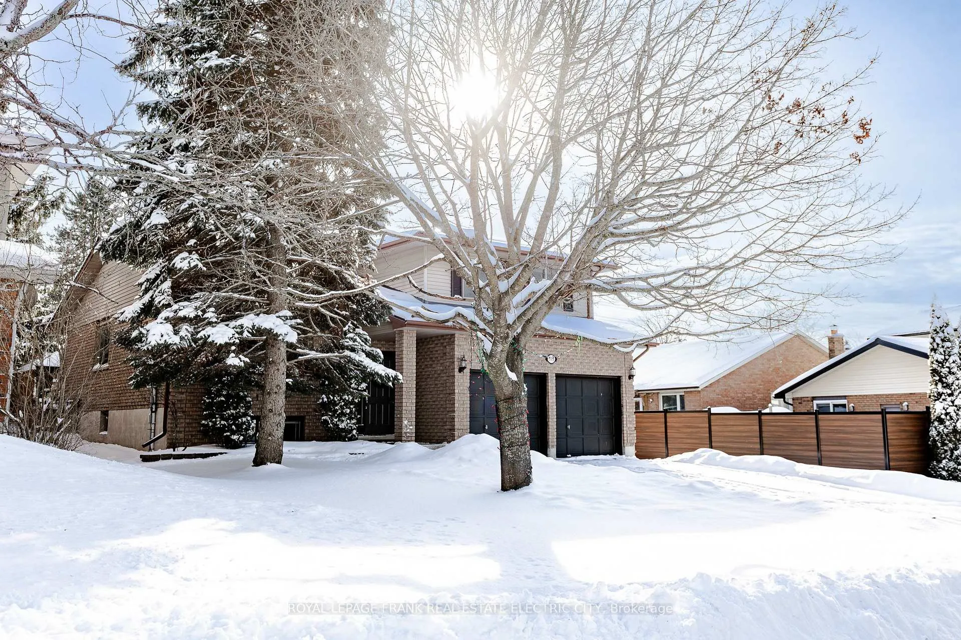 Photo 2 of 1959 Parkwood Circle, Peterborough, Monaghan Ward 2 — HOMEH
