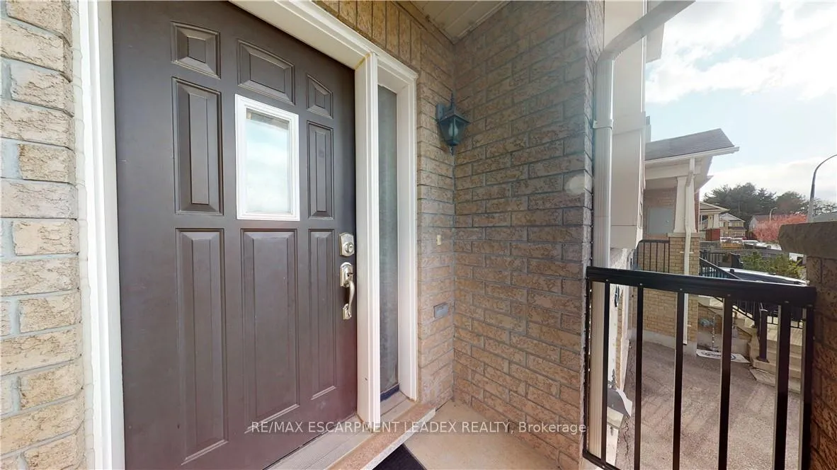 Photo 3 of 23 Emick Drive, Hamilton, Ancaster — HOMEH