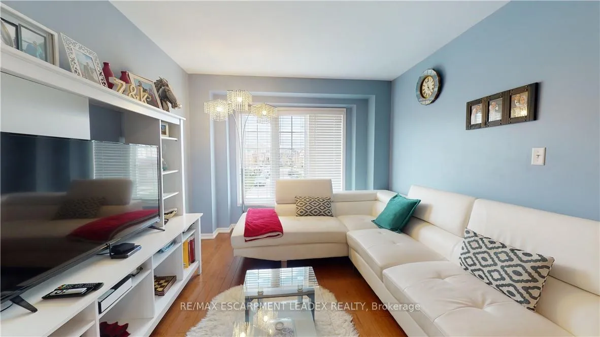 Photo 4 of 23 Emick Drive, Hamilton, Ancaster — HOMEH