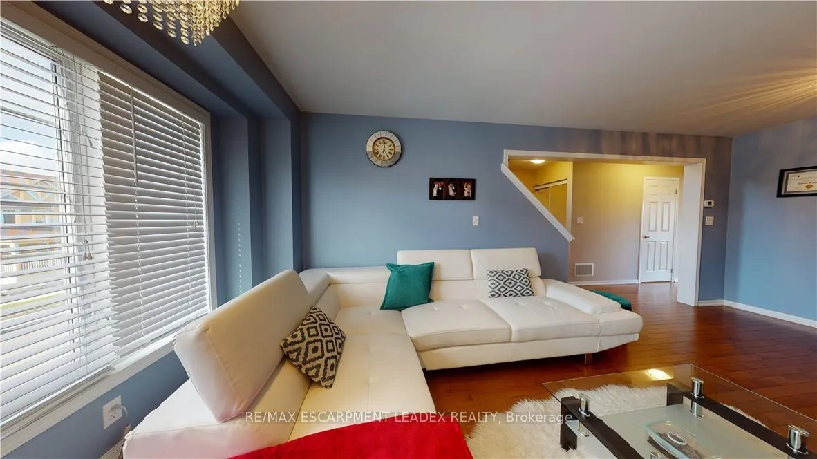 Photo 5 of 23 Emick Drive, Hamilton, Ancaster — HOMEH