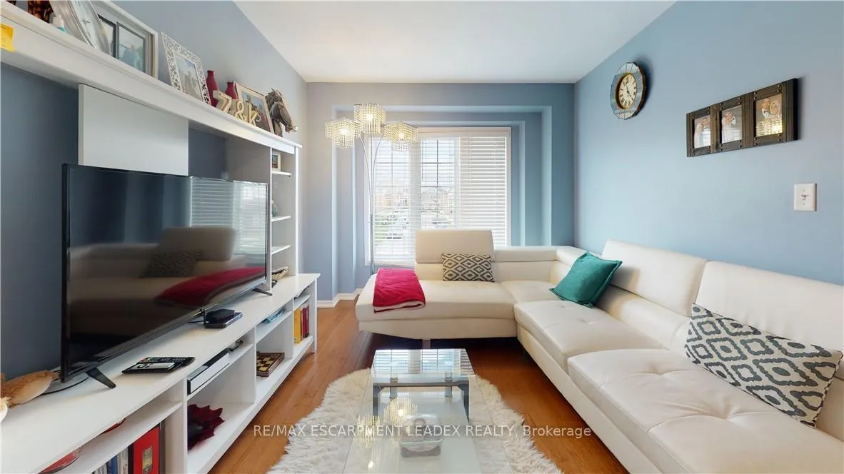 Photo 8 of 23 Emick Drive, Hamilton, Ancaster — HOMEH