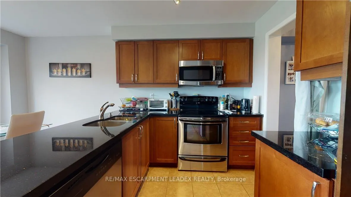 Photo 9 of 23 Emick Drive, Hamilton, Ancaster — HOMEH