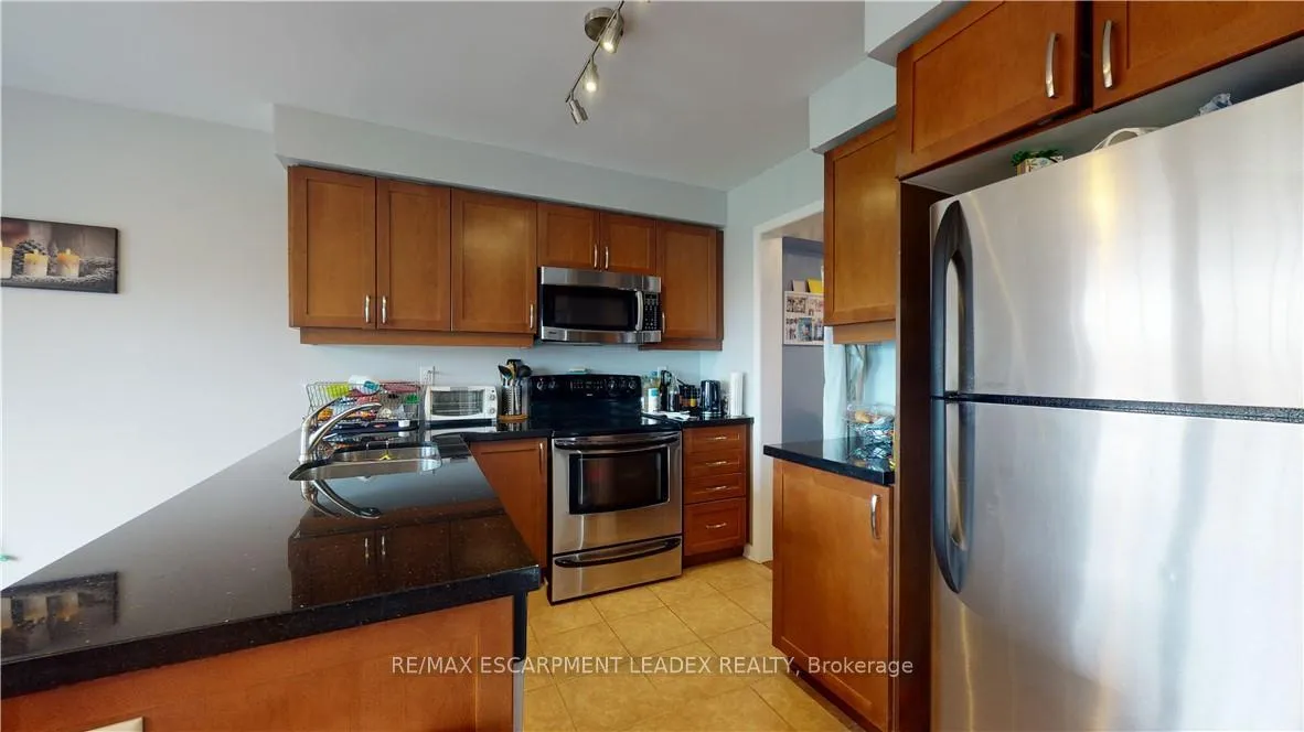Photo 10 of 23 Emick Drive, Hamilton, Ancaster — HOMEH