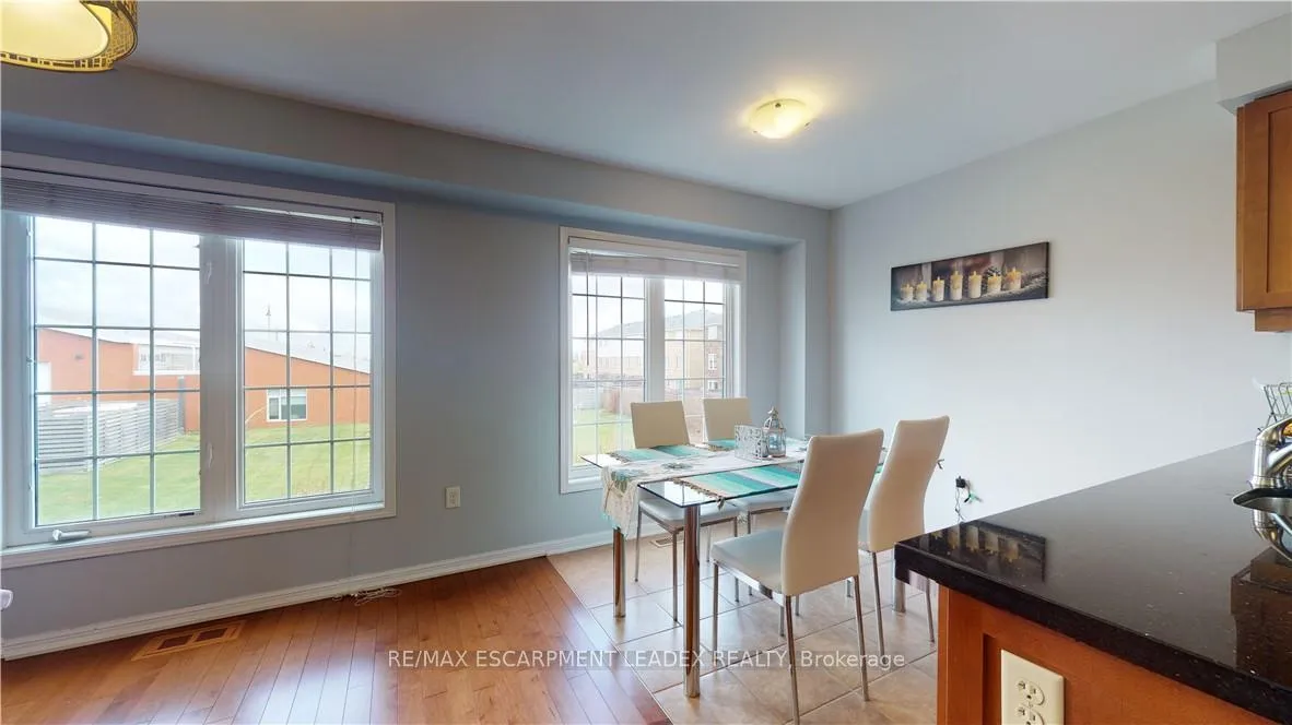 Photo 11 of 23 Emick Drive, Hamilton, Ancaster — HOMEH